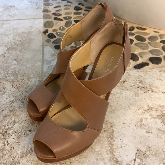 Michael Kors brown leather Sandler, gold zipper. Gorgeous!! Size 8 - Picture 3 of 4